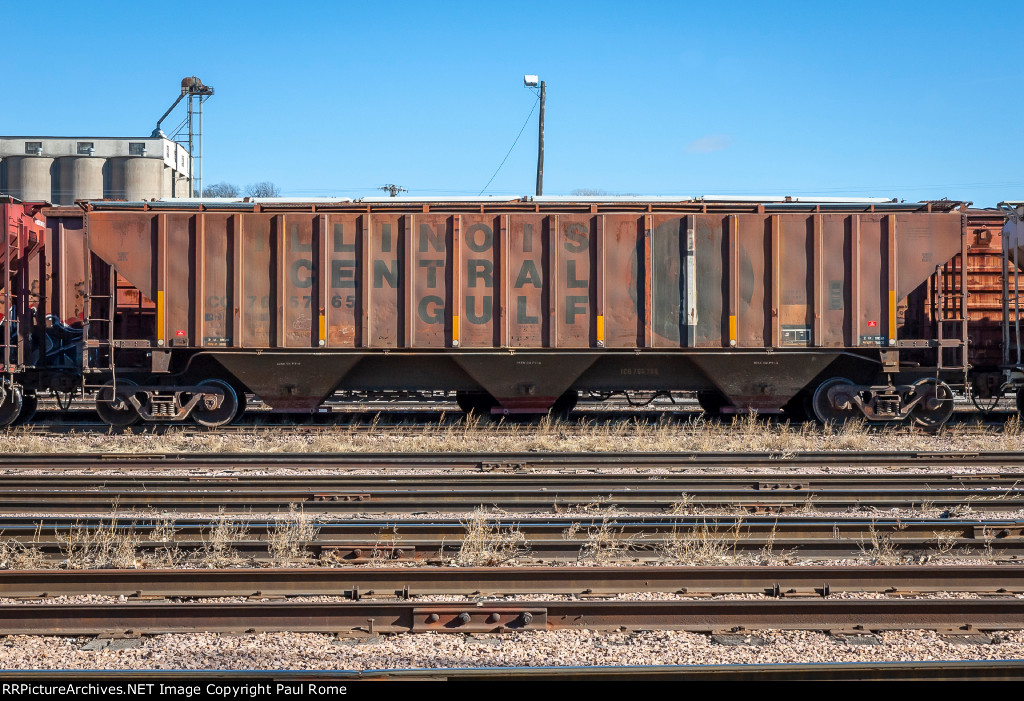 ICG 765765, PS 3-bay covered hopper car at the CN-IC Yard 